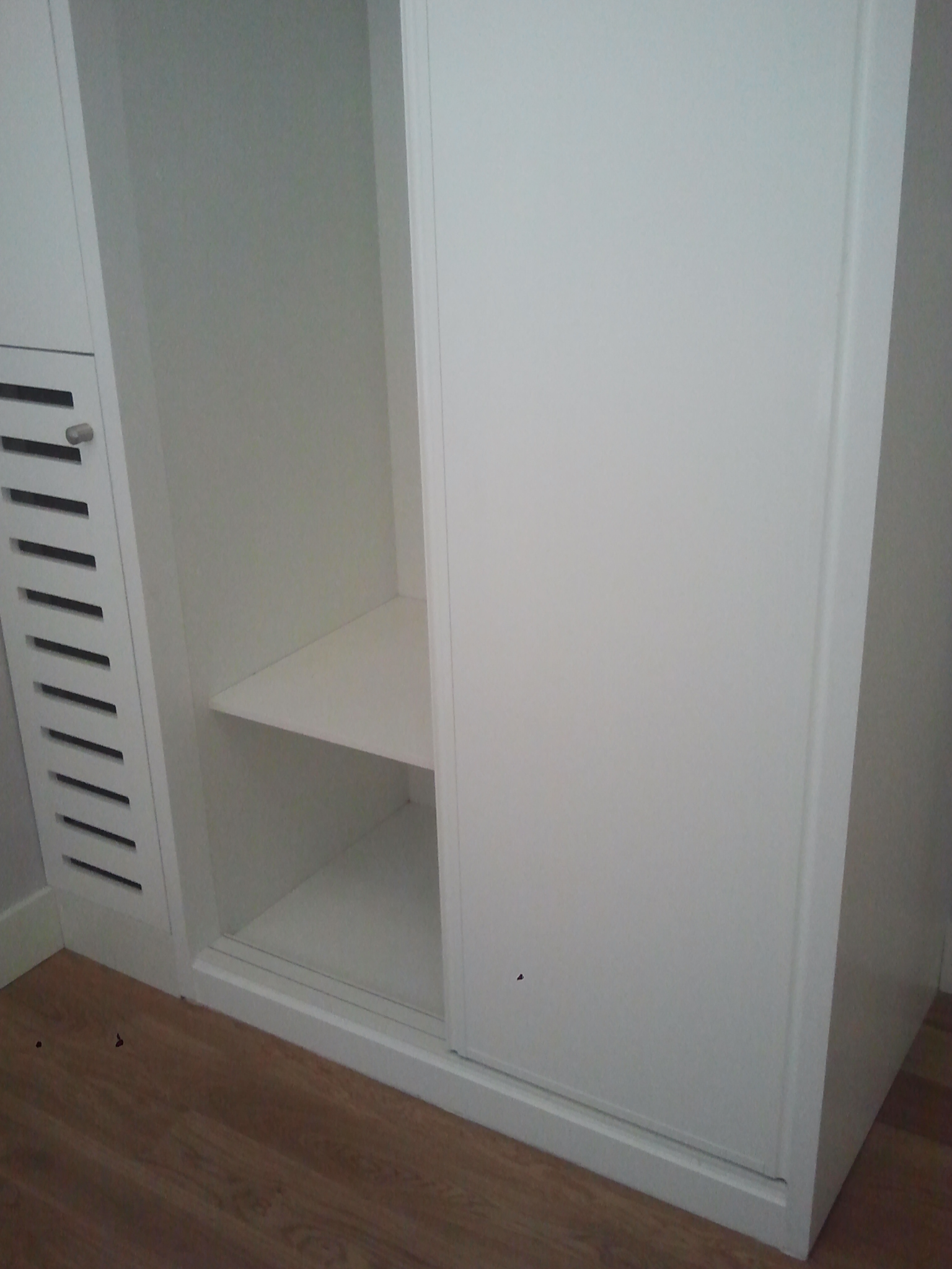 armario blanco estanterias interiores